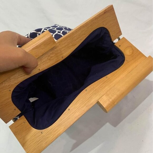 WOMAN’S canvas/wood clutch purse. Mediterranean style. New condition. Navy/white - Picture 6 of 8